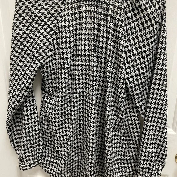 Motherhood Black and White Houndstooth Blouse - Picture 3 of 3